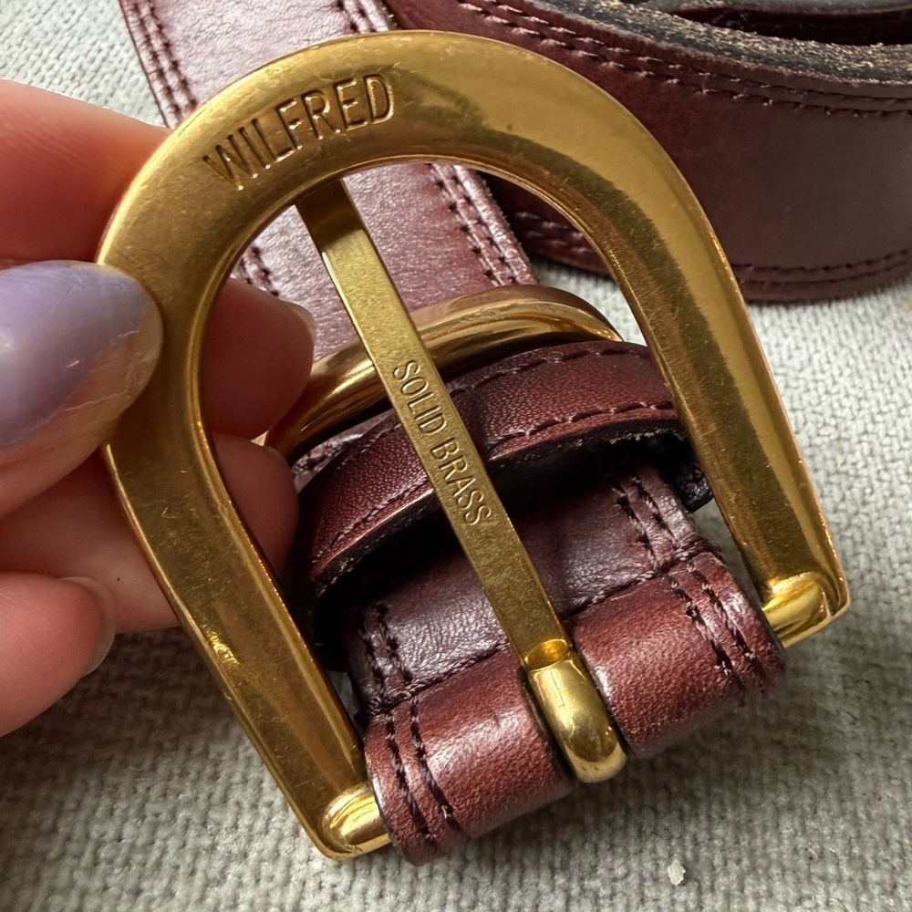 Aritzia Accent Red Brown Leather Belt with Gold Buckle sz SMALL - Picture 2 of 4